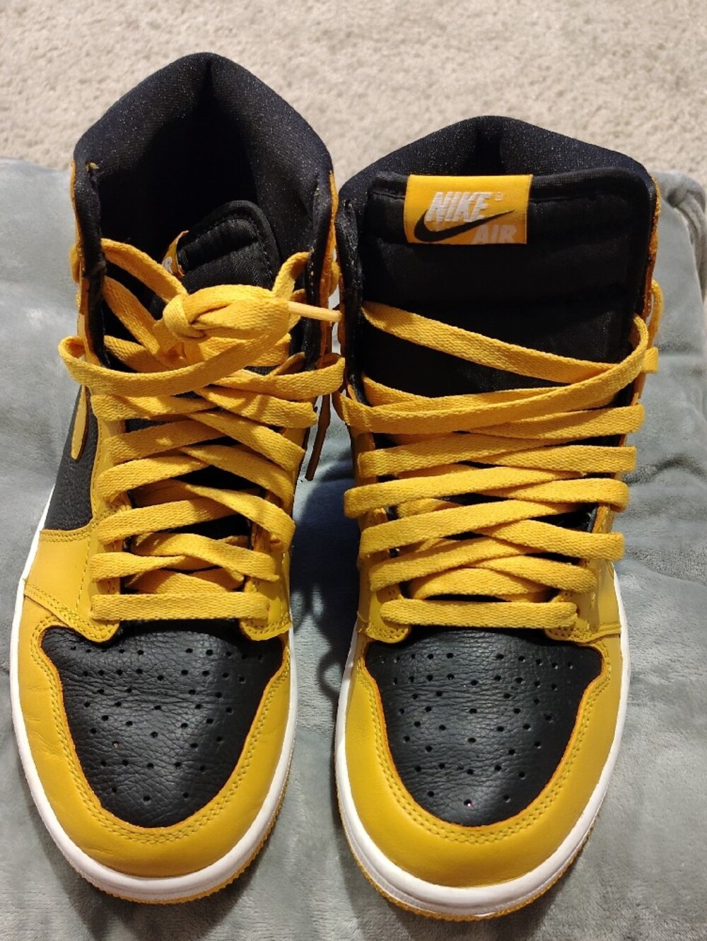 Nike Air Jordan 1 Mid - Black & Yellow - Picture 2 of 8
